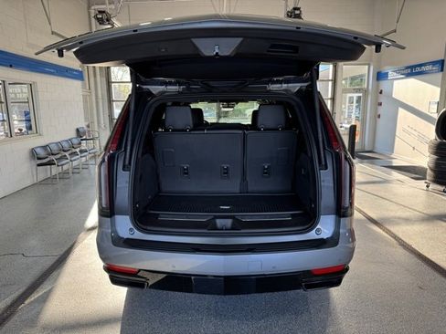 Used 2023 Cadillac Escalade Sport w/ LPO, ONYX Package image 12