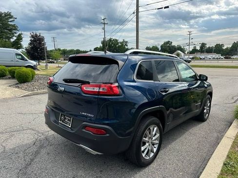 Used 2018 Jeep Cherokee Limited AWD/4WD image 5