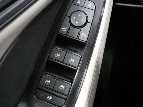 Used 2025 Nissan Rogue SV AWD/4WD image 13