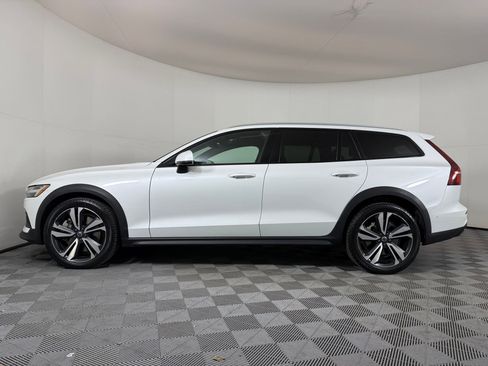 Used 2023 Volvo V60 B5 Cross Country Plus w/ Climate Package image 2