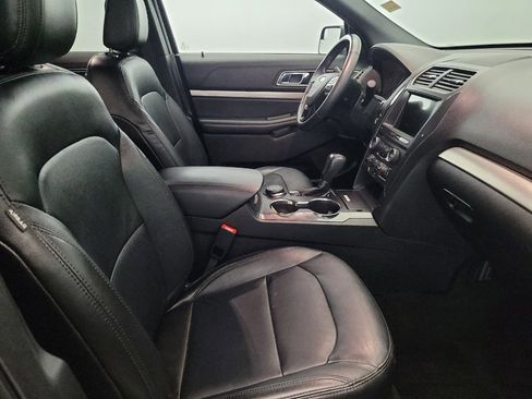 Used 2018 Ford Explorer XLT w/ Equipment Group 202A image 21