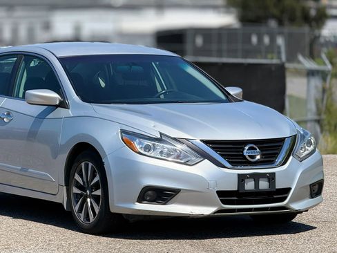 Used 2017 Nissan Altima 2.5 SV image 15