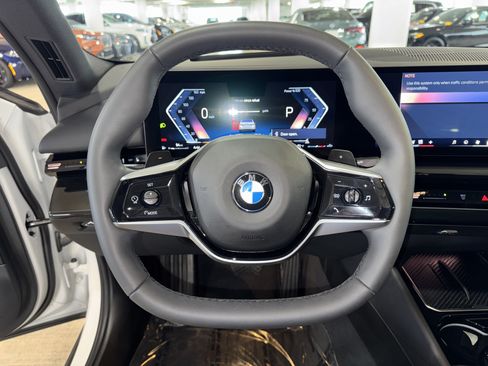 Used 2025 BMW 530i w/ Premium Package RWD image 21