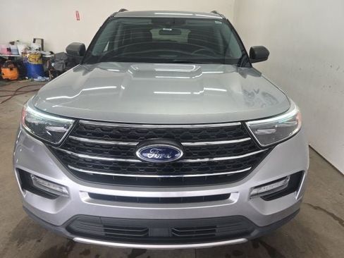 Used 2023 Ford Explorer XLT w/ Equipment Group 202A AWD/4WD image 19