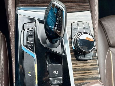 Used 2018 BMW M550i xDrive image 19