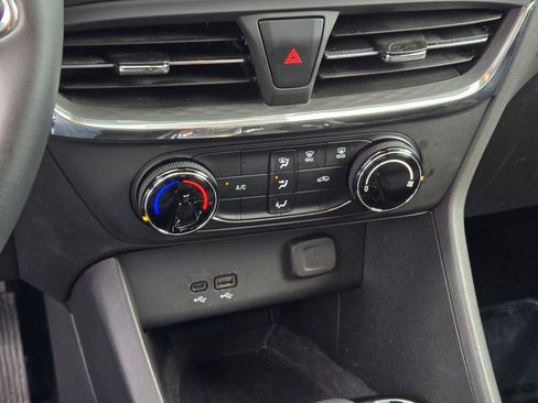 Certified 2025 Buick Encore GX Preferred FWD image 27