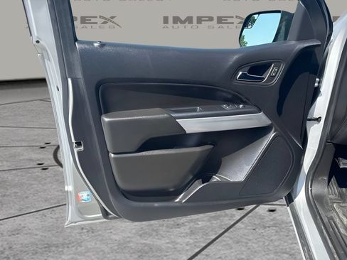 Used 2022 Chevrolet Colorado LT w/ Fleet Safety Package RWD image 17