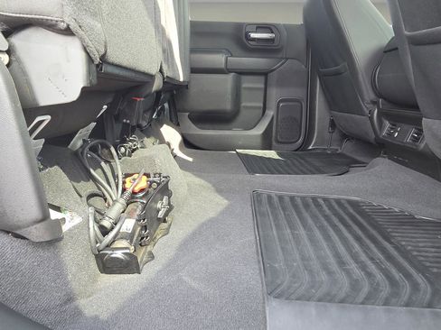 Used 2024 Chevrolet Silverado 2500 Custom w/ Custom Value Package image 17