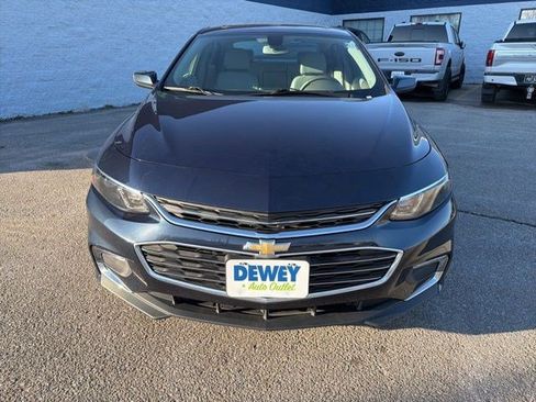 Used 2017 Chevrolet Malibu LT w/ Leather Package FWD image 8
