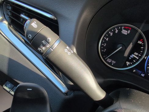 Used 2023 Buick Enclave Avenir w/ Avenir Technology Package image 28