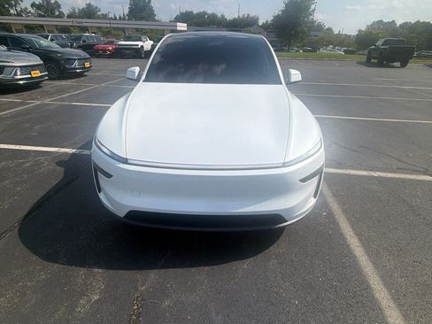 Used 2026 Tesla Model Y Long Range AWD/4WD image 2