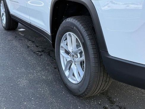 New 2025 Jeep Grand Cherokee L Laredo image 6