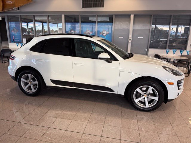 Used 2018 Porsche Macan AWD/4WD image 3