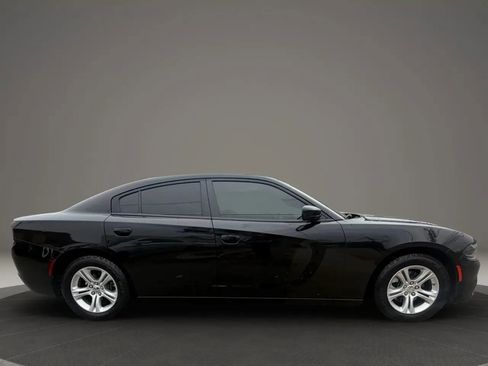 Used 2022 Dodge Charger SXT w/ Leather Interior Group image 4