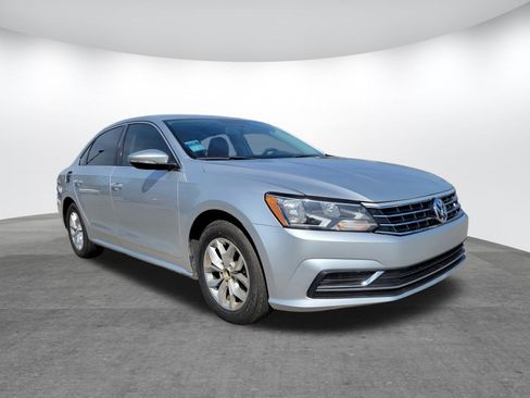 Used 2017 Volkswagen Passat 1.8T S image 14