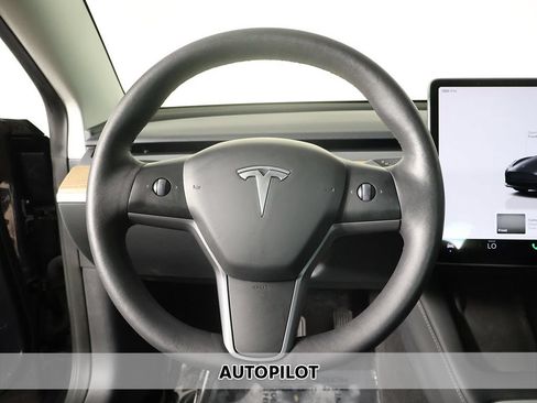 Used 2023 Tesla Model 3 Standard Range RWD image 5