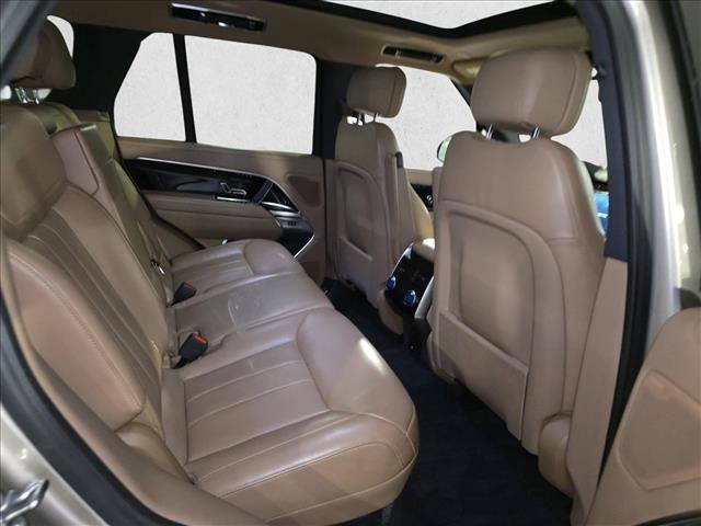Used 2024 Land Rover Range Rover SE AWD/4WD image 11