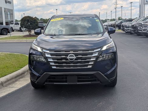 Used 2025 Nissan Rogue SV FWD image 2