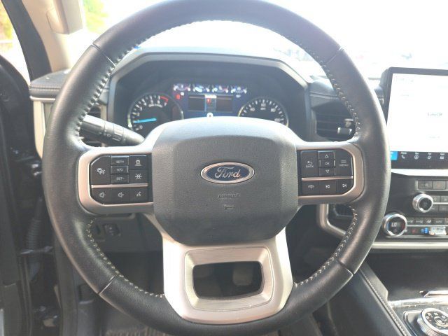 Used 2024 Ford Expedition XLT RWD image 8