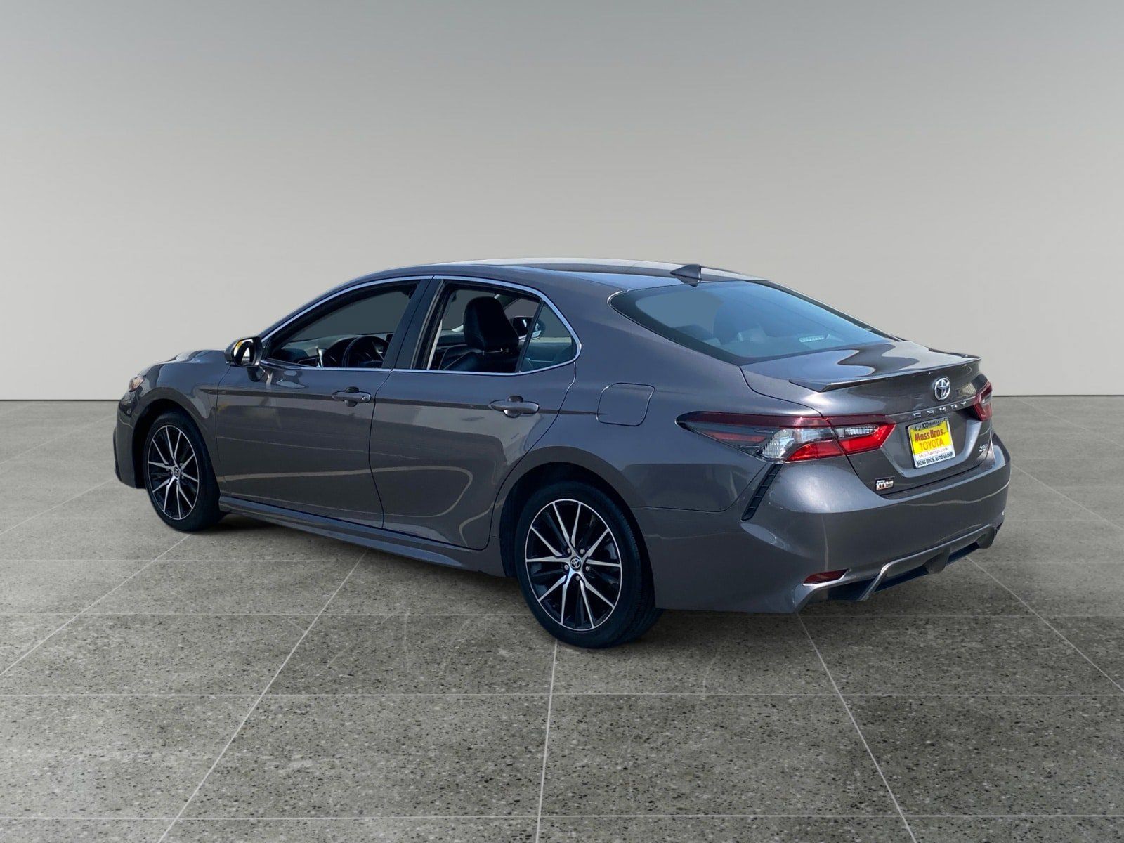 Used 2023 Toyota Camry SE FWD image 3