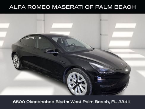 Used 2022 Tesla Model 3 Standard Range image 1
