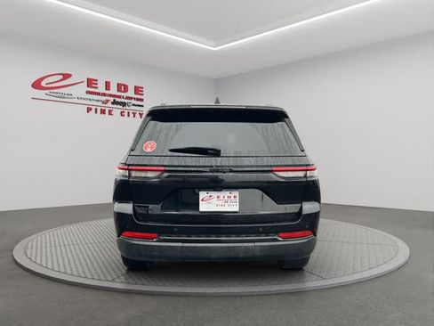 Used 2023 Jeep Grand Cherokee Altitude image 5