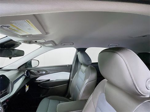 Certified 2025 Chevrolet Trax LT w/ LT Convenience Package image 12