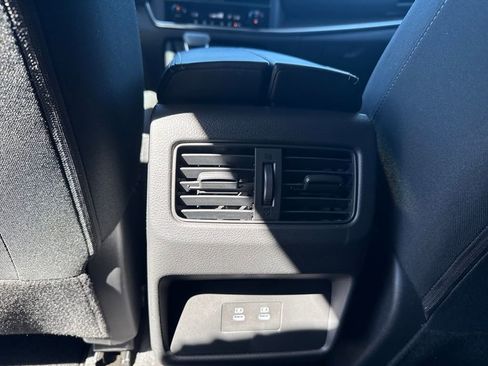 Used 2025 Nissan Rogue SV image 31