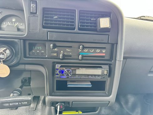 Used 1994 Toyota Pickup 2WD Regular Cab image 18