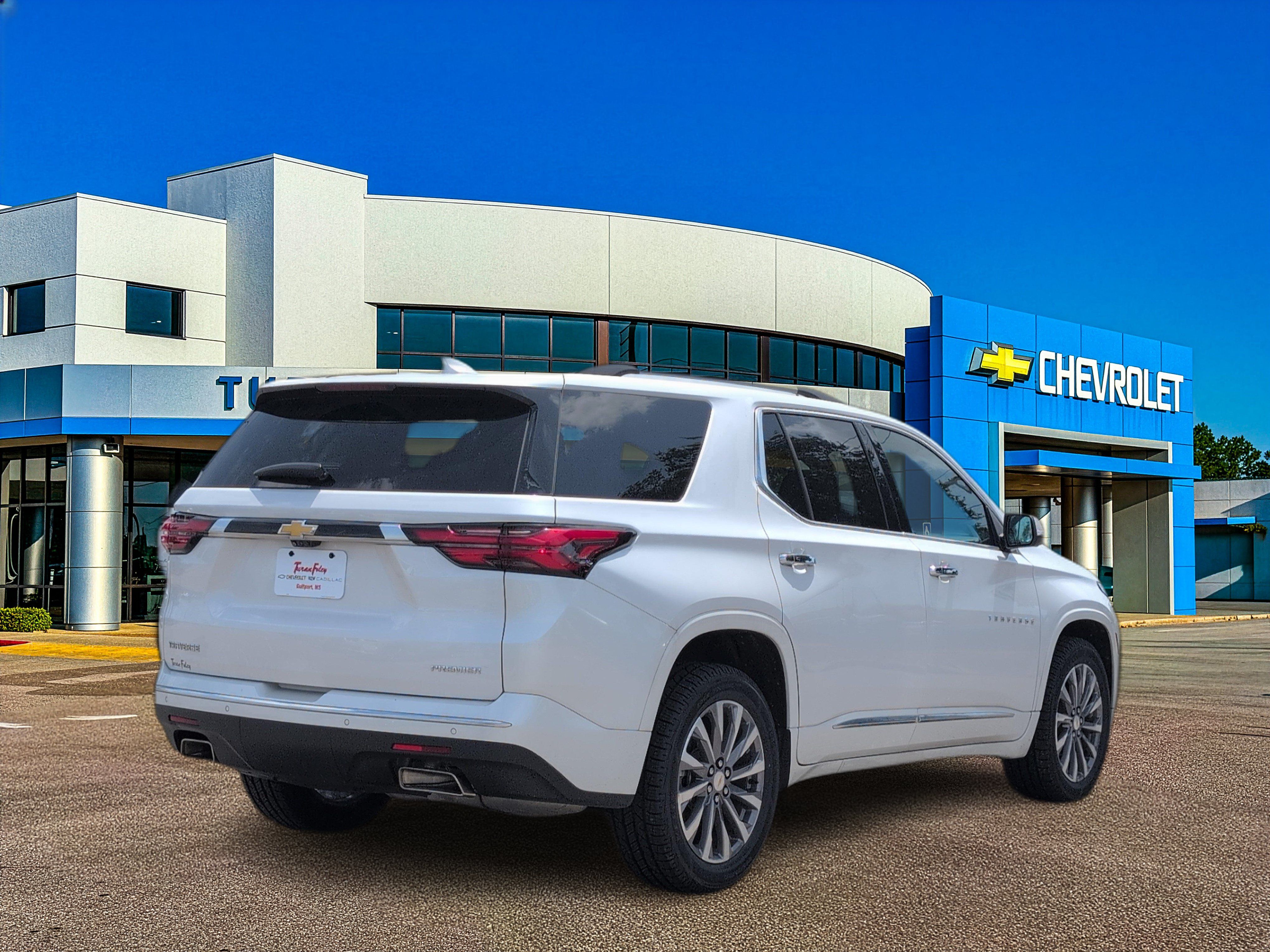 Used 2023 Chevrolet Traverse Premier FWD image 7