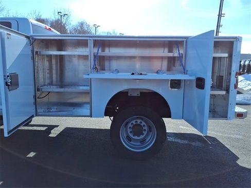 New 2024 RAM 4500 Tradesman image 25