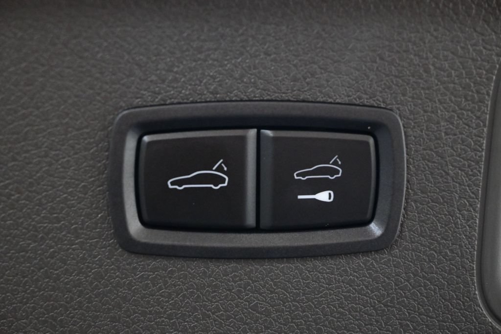 Used 2023 Porsche Macan AWD/4WD image 28