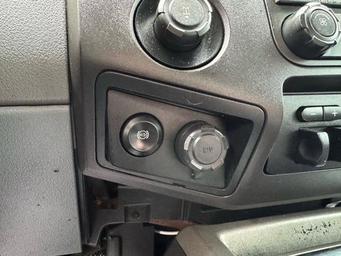 Used 2015 Ford F250 XL w/ Power Equipment Group image 32