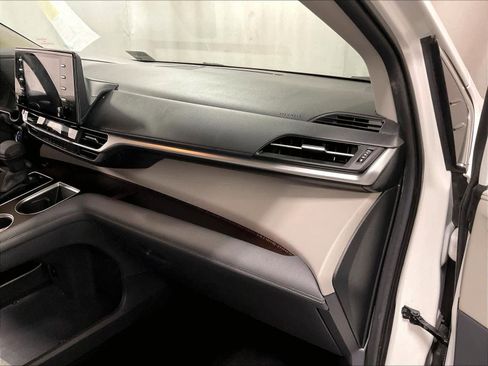 Certified 2024 Toyota Sienna LE image 13