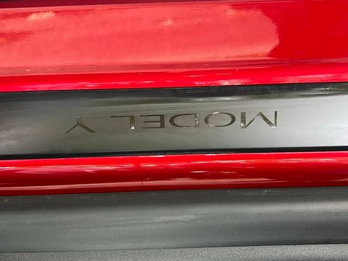 Used 2021 Tesla Model Y Long Range image 32