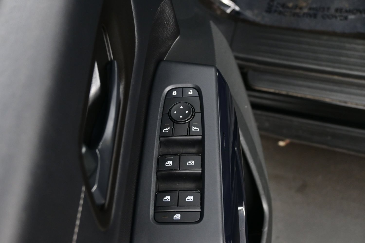 Used 2025 Nissan Pathfinder SV AWD/4WD image 10
