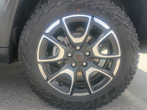 Used 2025 Jeep Compass Trailhawk AWD/4WD image 19