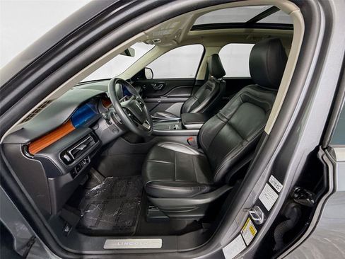 Used 2023 Lincoln Aviator Reserve AWD/4WD image 2