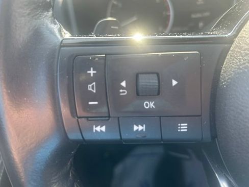 Used 2023 Nissan Rogue SV AWD/4WD image 25