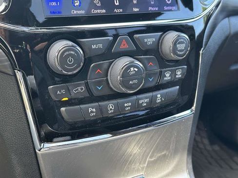 Used 2019 Jeep Grand Cherokee Altitude AWD/4WD image 20