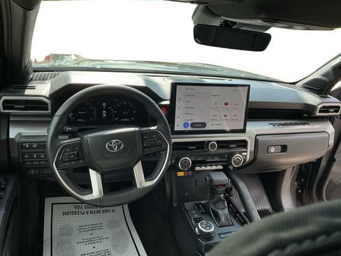 Used 2025 Toyota Tacoma 4x4 Double Cab image 32