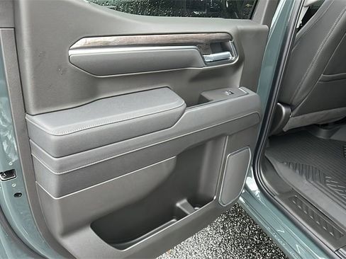 Used 2025 Chevrolet Silverado 1500 LTZ image 18