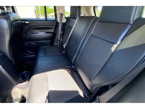 Used 2017 Jeep Compass Latitude AWD/4WD image 26
