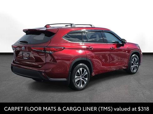 Used 2022 Toyota Highlander XLE image 6