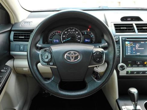 Used 2012 Toyota Camry LE FWD image 29