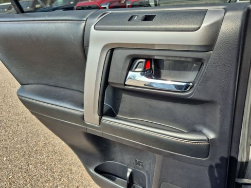 Used 2015 Toyota 4Runner Limited AWD/4WD image 19
