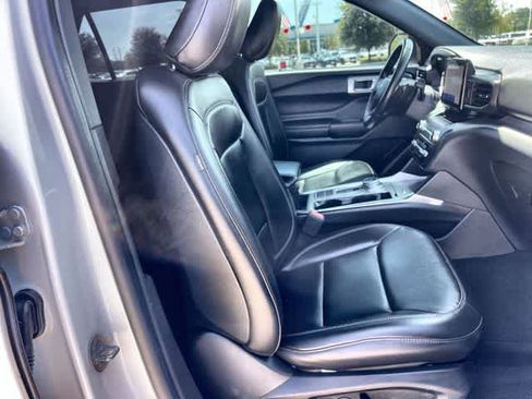 Used 2020 Ford Explorer XLT w/ Equipment Group 202A RWD image 12