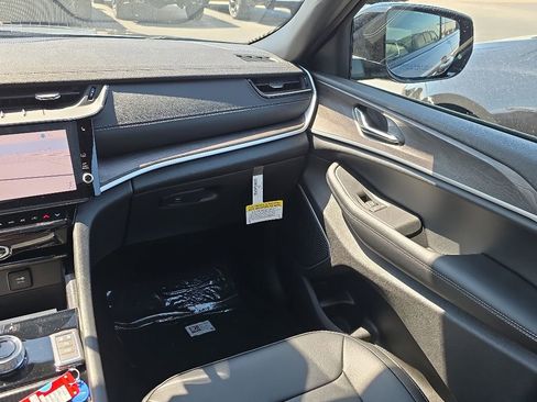 New 2026 Jeep Grand Cherokee L Limited AWD/4WD image 18
