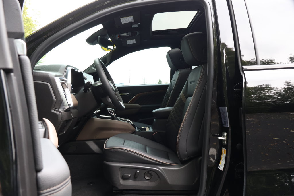 Certified 2025 GMC Canyon Denali AWD/4WD image 36