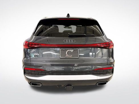 Certified 2025 Audi Q5 Premium w/ Convenience Package image 4